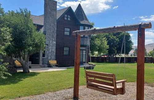 Oneida County Casa | SUNSHINE RANCH Elegant Country Retreat