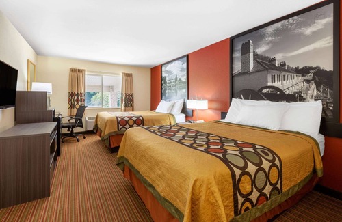 Big Rapids Hotel | Super 8 by Wyndham Big Rapids