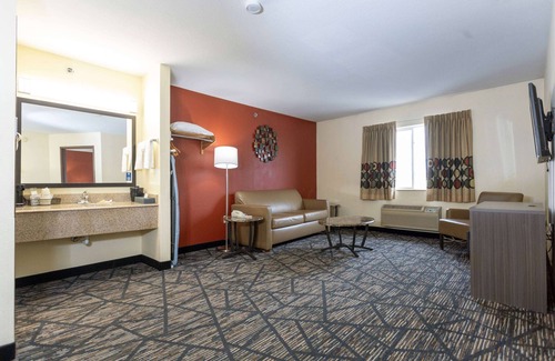 Big Rapids Hotel | Super 8 by Wyndham Big Rapids