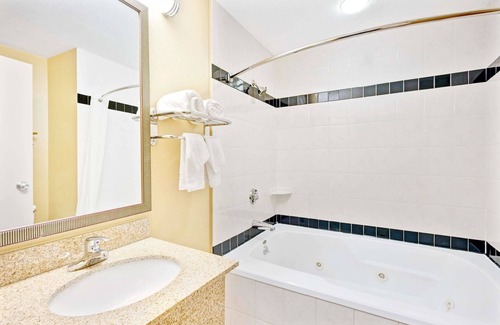 Brockton Hotel | Super 8 by Wyndham Brockton