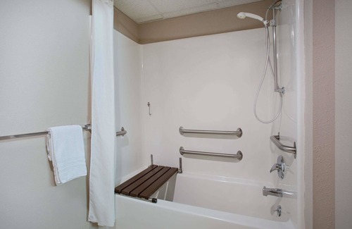 Charles City Hotel | Super 8 by Wyndham Charles City