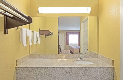 Covington Hotel | Super 8 by Wyndham Covington