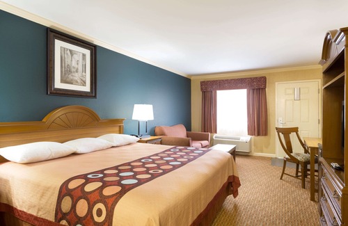 Covington Hotel | Super 8 by Wyndham Covington