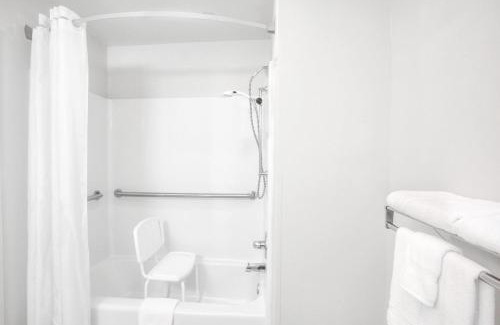 Gas City Hotel | Super 8 by Wyndham Gas City Marion Area