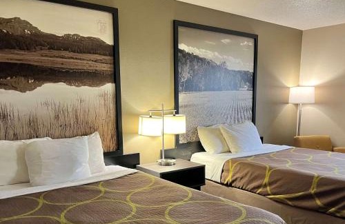 Gas City Hotel | Super 8 by Wyndham Gas City Marion Area