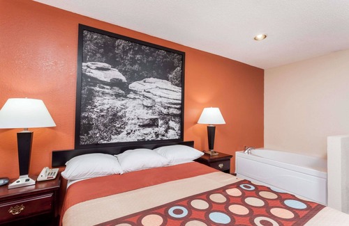 Harrisburg Hotel | Super 8 by Wyndham Harrisburg