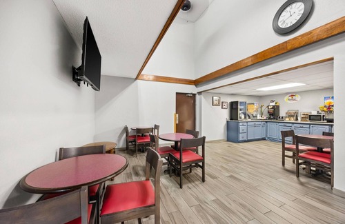 Harrison Hotel | Super 8 by Wyndham Harrison AR