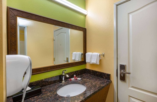 Eldon Hotel | Super 8 by Wyndham Lake of the Ozarks