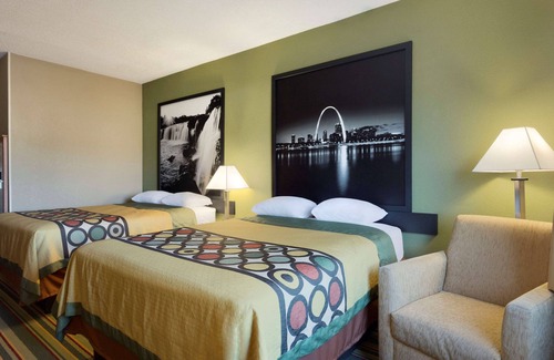 Lee's Summit Hotel | Super 8 by Wyndham Lees Summit