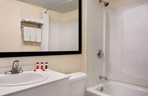 Galeville Hotel | Super 8 by Wyndham Liverpool/Syracuse North Airport