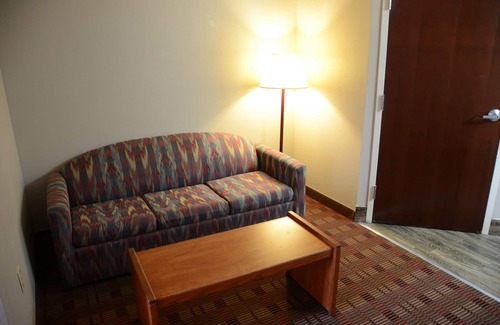 Fairgrounds Hotel | Super 8 by Wyndham Louisville/Expo Center