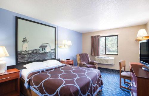 Massena Hotel | Super 8 by Wyndham Massena NY
