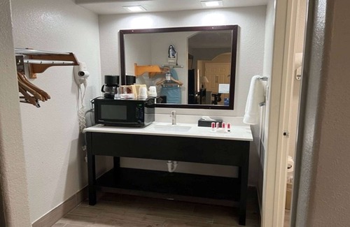 Mont Belvieu Hotel | Super 8 by Wyndham Mont Belvieu/Baytown East