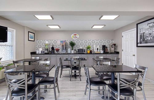 Bellevue Hotel | Super 8 by Wyndham Nashville West