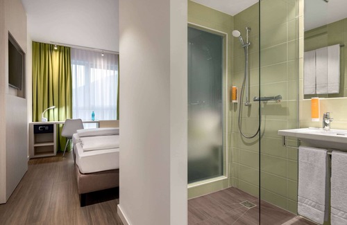 Oberhausen Hotel | Super 8 by Wyndham Oberhausen am Centro