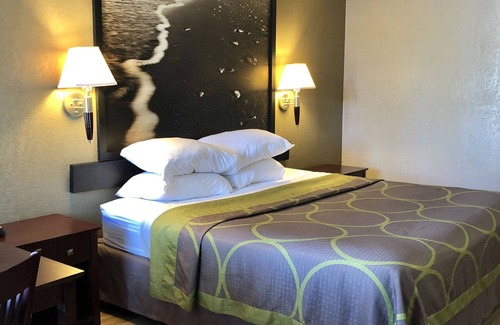 National Gardens Hotel | Super 8 by Wyndham Ormond Beach