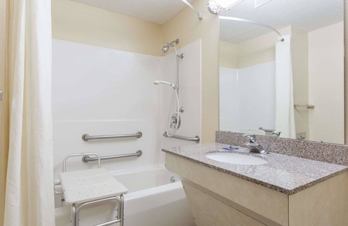 Powdersville Hotel | Super 8 by Wyndham Piedmont Greenville Area