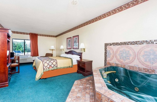 Powdersville Hotel | Super 8 by Wyndham Piedmont Greenville Area