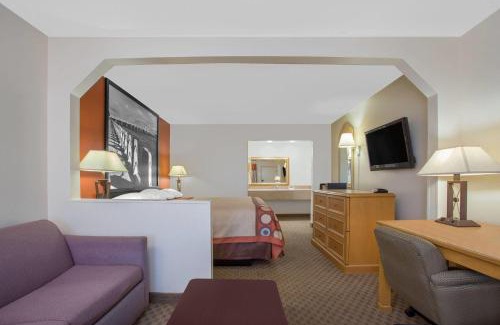 Mossy Oaks Hotel | Super 8 by Wyndham Port Royal/Beaufort