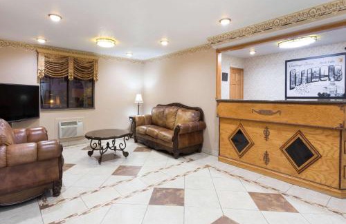 Rock Falls Hotel | Super 8 by Wyndham Rock Falls Sterling Area