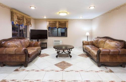 Rock Falls Hotel | Super 8 by Wyndham Rock Falls Sterling Area