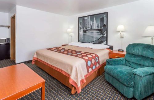 Rock Falls Hotel | Super 8 by Wyndham Rock Falls Sterling Area