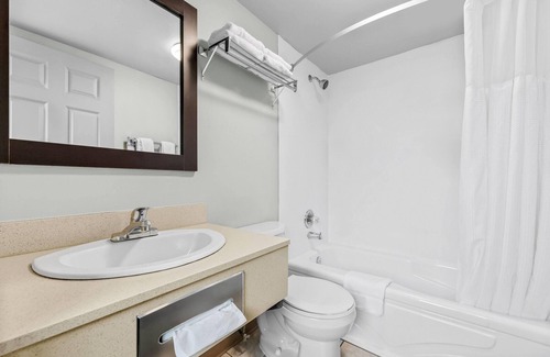 North Industrial Hotel | Super 8 by Wyndham Saskatoon Near Saskatoon Airport