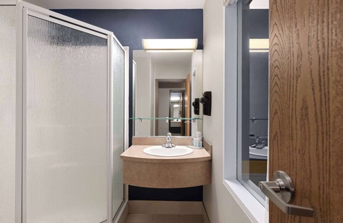 Bellefeuille Hotel | Super 8 by Wyndham St-Jerome