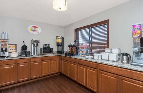 West Plains Hotel | Super 8 by Wyndham West Plains