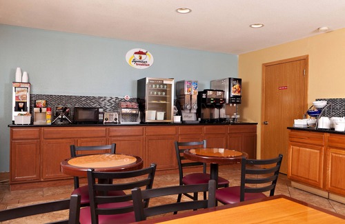 Wichita Hotel | Super 8 by Wyndham Wichita Airport