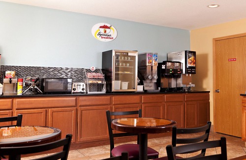Wichita Hotel | Super 8 by Wyndham Wichita Airport