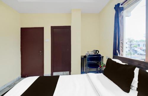 Hyderabad Hotel | Super Collection O Kothapet Near Omini Hospital