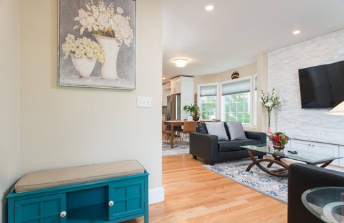 West Newton Condominio | Super Convenience 2BR Condo W / Parking privado en Newton