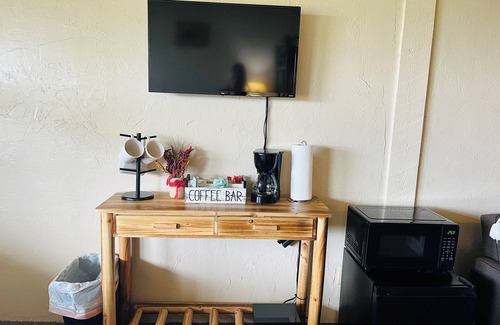 Hill City Condominio | Super cute 2 bedroom beachfront condo! Pet Friendly!