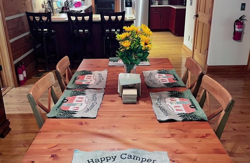 Franklin County Cabina | Super Cute & Cozy Cabin In The Paradise With 65" TV, Hot Tub, Boats, Bikes.....