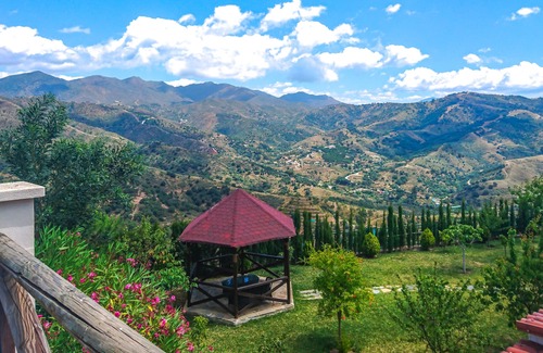 Marbella Villa | Super Luxury 5 bedroom Versace villa overlooking the coast