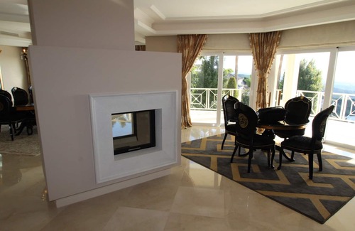 Marbella Villa | Super Luxury 5 bedroom Versace villa overlooking the coast