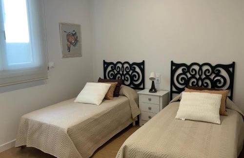 Noja Apartamento | SUPER OFERTA SEPTIEMBRE en la playa apartamento pie de playa YELLOW, un lujo, totalmente nuevo, también para tu mascota
