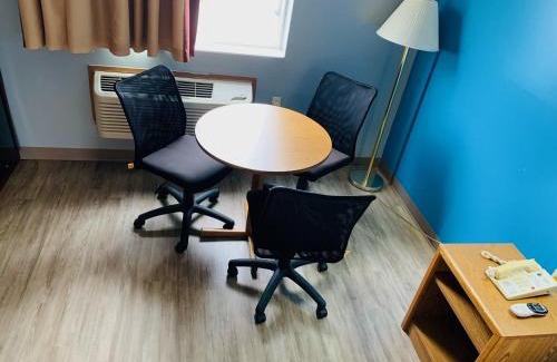Crete Hotel | Super Star Inn & Suite Lincoln Crete