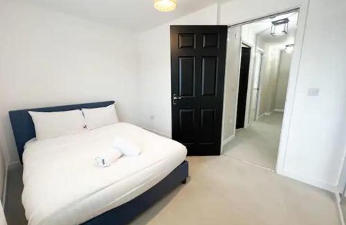 Glasgow Casa | Superb 3 Bed Home Away from Home in Glasgow, just off M8 with free parking