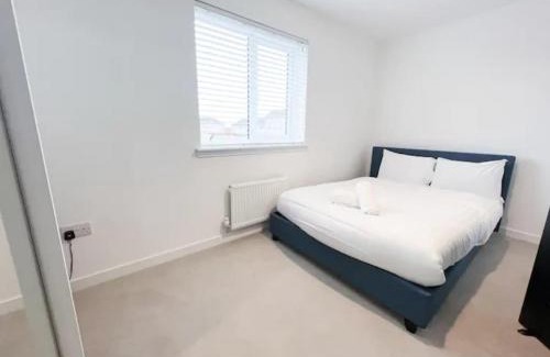 Glasgow Casa | Superb 3 Bed Home Away from Home in Glasgow, just off M8 with free parking