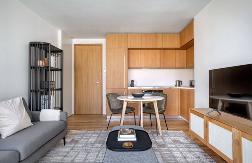 Ciudad Jardin Apartamento | Superb Ciudad Jardín 1BR w/ Gym & Pool, nr park, by Blueground