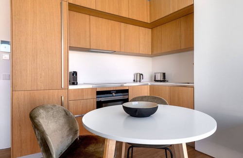 Ciudad Jardin Apartamento | Superb Ciudad Jardín 1BR w/ Gym & Pool, nr park, by Blueground