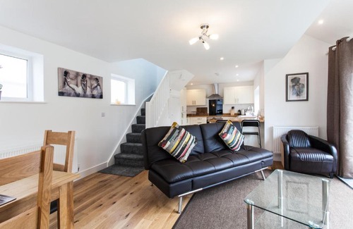 Llandaff Apartamento | Superb Detached Coach House in Peaceful Location!