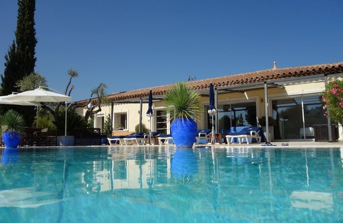 Le Beausset Villa | Espléndida villa contemporánea con todas las comodidades en paz con piscina climatizada