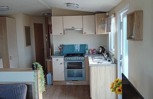 New Quay Chalet De Esquí | Superb position 2 bedroom Caravan Newquay Wales