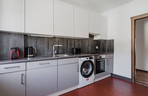 Wipkingen Apartamento | Superb Wipkingen 3BR w/ Storage Room & Shared Garden, by Blueground