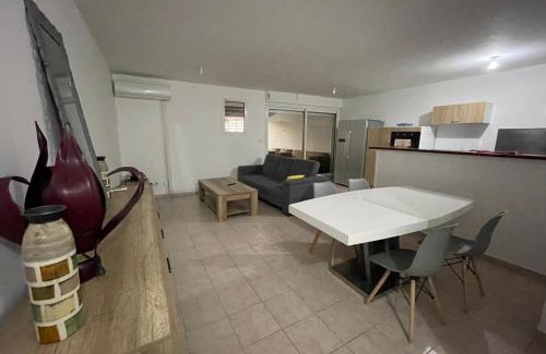 Koungou Apartamento | Superbe appartement avec grande terrasse couverte