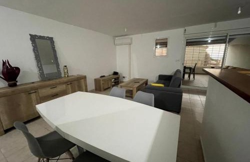 Koungou Apartamento | Superbe appartement avec grande terrasse couverte