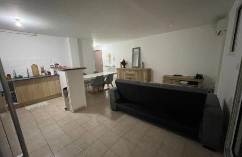 Koungou Apartamento | Superbe appartement avec grande terrasse couverte